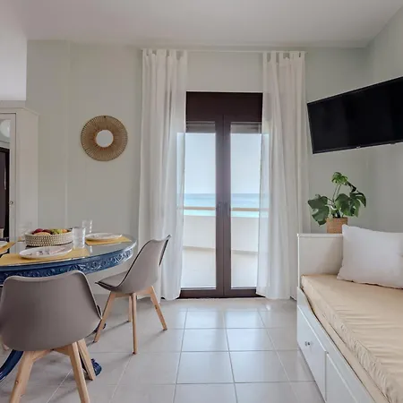 Eclectic Vintage Apartment- Sea View Perfection, Hersonissos, Crete *