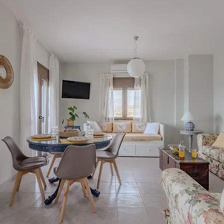 Eclectic Vintage Apartment- Sea View Perfection, Hersonissos, Crete