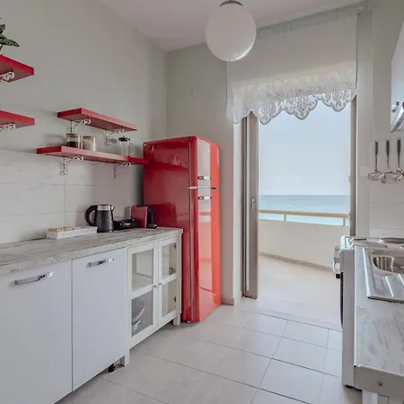 Eclectic Vintage Apartment- Sea View Perfection, Hersonissos, Crete Apartment Limenas Chersonisou