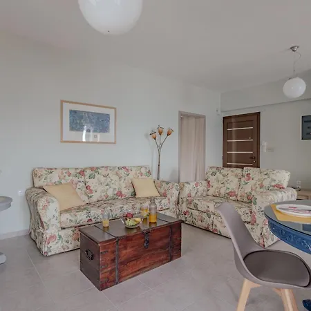 Eclectic Vintage Apartment- Sea View Perfection, Hersonissos, Crete הרסוניסוס