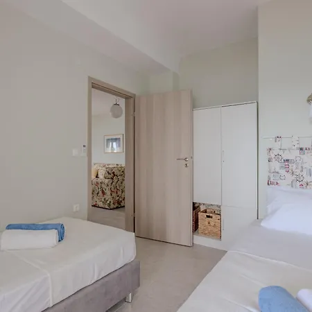 Eclectic Vintage Apartment- Sea View Perfection, Hersonissos, Crete *