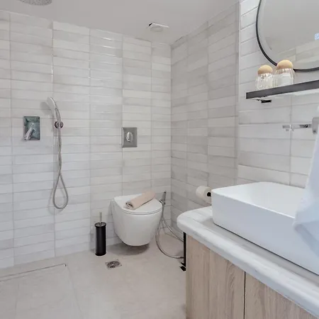 Eclectic Vintage Apartment- Sea View Perfection, Hersonissos, Crete