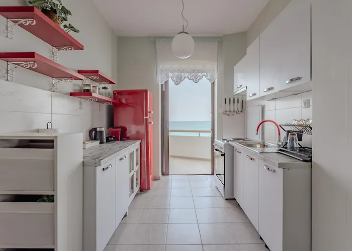 Eclectic Vintage Apartment- Sea View Perfection, Hersonissos, Crete Διαμέρισμα