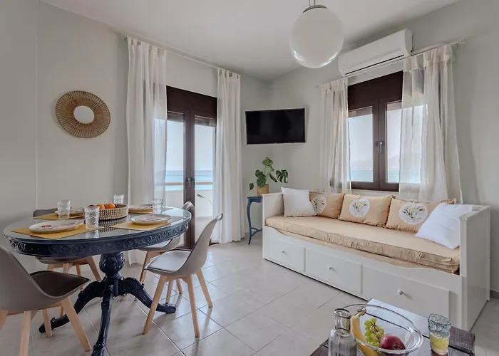 Eclectic Vintage Apartment- Sea View Perfection, Hersonissos, Crete * הרסוניסוס