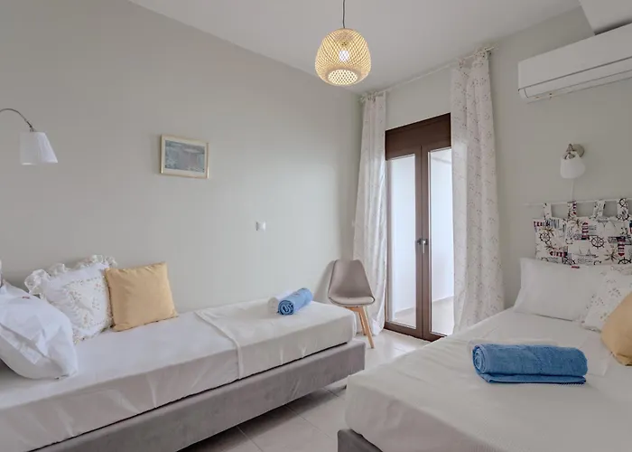 Eclectic Vintage Apartment- Sea View Perfection, Hersonissos, Crete הרסוניסוס