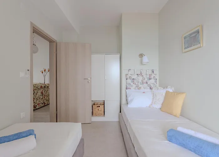 Eclectic Vintage Apartment- Sea View Perfection, Hersonissos, Crete *