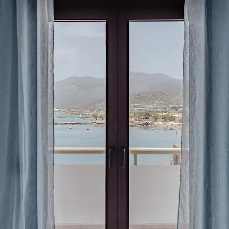 Eclectic Vintage Apartment- Sea View Perfection, Hersonissos, Crete דירה