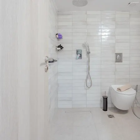 Eclectic Vintage Apartment- Sea View Perfection, Hersonissos, Crete Херсониссос